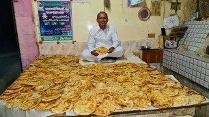 'Kashmiri Bakarkhani Recipe | Kashmiri Breakfast Recipe | Mubashir Saddique | Village Food Secrets'