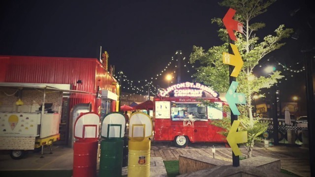 'Dubai ☪ Last Exit E11 Street FOOD TRUCK Park ☪ Дубай ☪ Фургончики с уличной едой, Тематический парк'