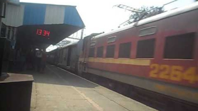 'Puri Howrah Shatabdi Express Skips Maurigram At Good Speed!!'