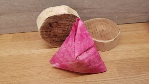 'Beeswax food wrap: Pocket and pyramid fold'