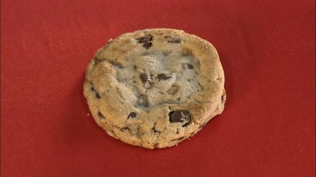 'How It\'s Actually Made - Chocolate Chip Cookies'