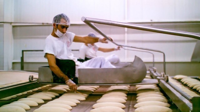 'How Bread Is Made In Factory - How It\'s Made Bread | Food Factory'