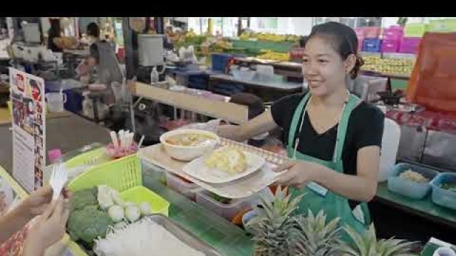 'Thai girl shows how to do Tom Yam. Street Food'