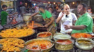 'Indian street food - CURRY like you\'ve NEVER seen before! Indian street food in Ahmedabad, India'