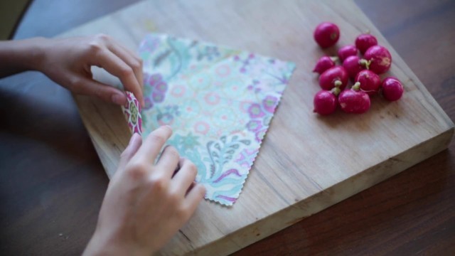 'Simple Beeswax Wrap Food Pouch'