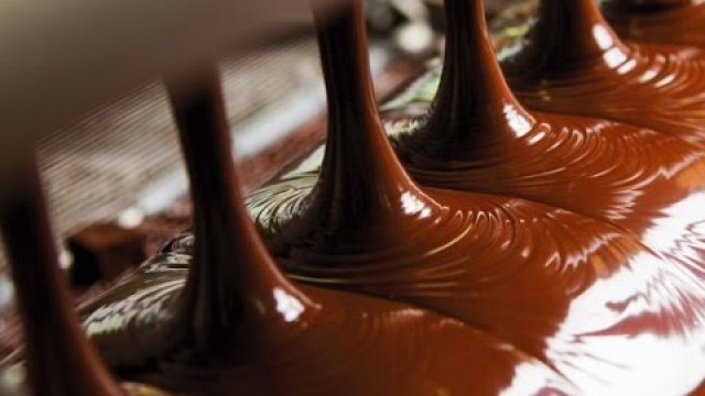 'HOW IT\'S MADE: Old Hershey\'s Chocolate'