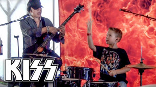 'Child Drummer Plays LIVE with KISS - LOVE GUN'