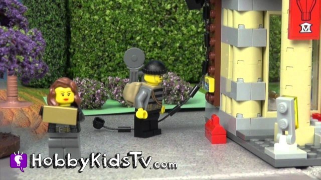 'Trixie Shows - LEGO City Museum Heist'