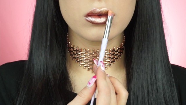 'How to Metallic Lips with Kristin Crabtree for Tattoo Junkee'