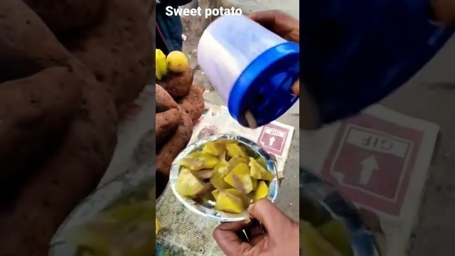 'street food in CP Delhi l #shorts #youtube #streetfood #delhi #sweetpotato'