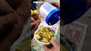 'street food in CP Delhi l #shorts #youtube #streetfood #delhi #sweetpotato'