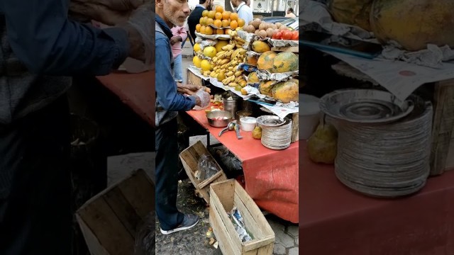 'CP\'s famous Fruit Chaat wala l Street Food of Delhi #shorts #ytshorts #food #viral #india'