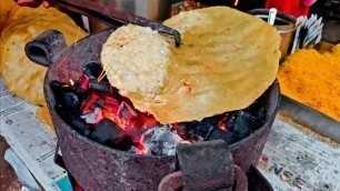 'KHICHIYA PAPAD toasted on COAL | Roadside Snack of Mumbai | Indian Street Food'