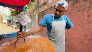 'Mumbai Man without One Hand Selling Pav Bhaji | Indian Street Food'