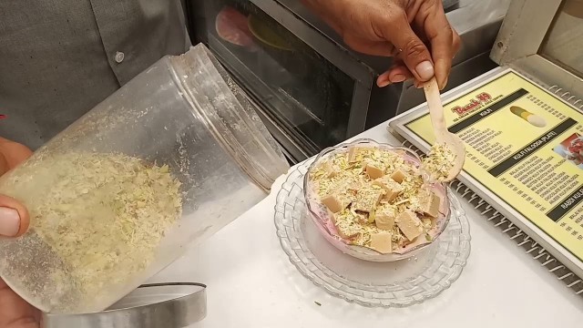 'Kulfi Falooda Mumbai Special | Best Indian Street Food | Mumbai Street Food | Juhu Chowpatty | Kulfi'