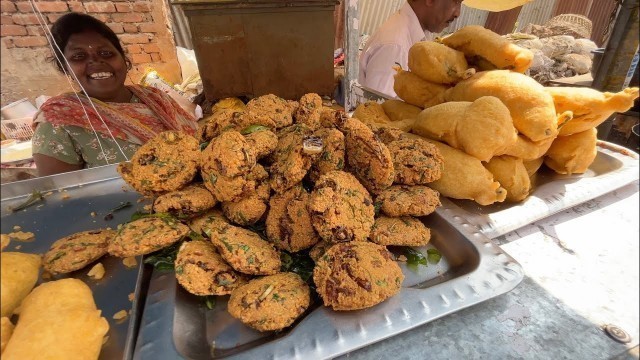 'Andhra\'s Famous Moong Dal Pakora | Indian Street Food'