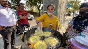 'Mother-daughter duo Selling Bread Pakora in Surat | Indian Street Food'