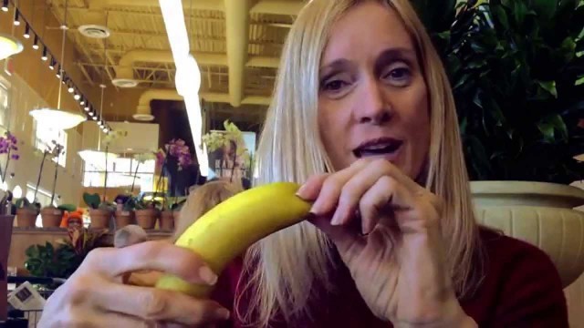 'Tina Reine at Whole Foods - You\'ve been eating bananas all wrong!'