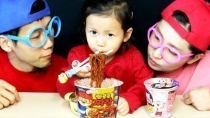 'Mukbang Pororo Noodle Food Candy Jelly 뽀로로 짜장면 젤리 먹방 도나 MUKBO 먹보'