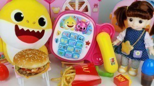 'Baby doll and food delivery phone toys hamburger ice cream play house story - ToyMong TV 토이몽'