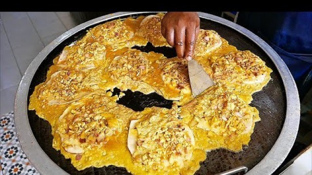 'Malaysian Street Food - CHICKEN AND EGG PANCAKES Penang Malaysia'