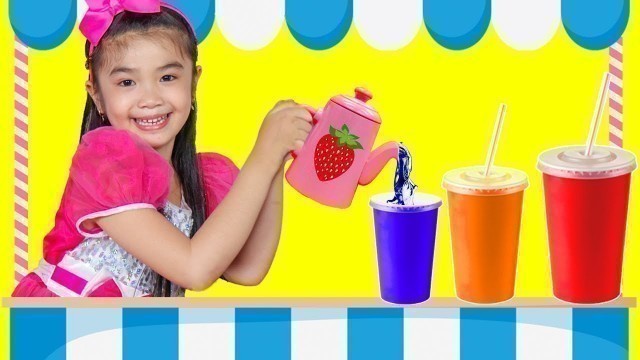 'Hana & Cathy Pretend Play with Fruit Smoothie Cardboard Food Store'