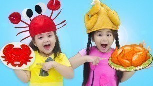 'Suri & Annie Pretend Play with Funny Food Hats and Cooking Kitchen Kids Toys'