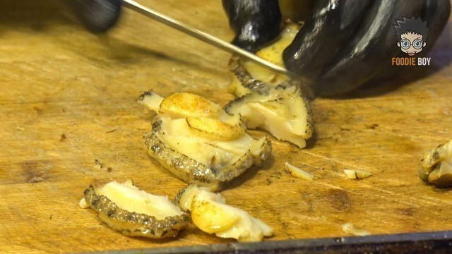 'Korean Street Food | Grilled Abalones with Butter in Myeong-Dong, Seoul Korea'