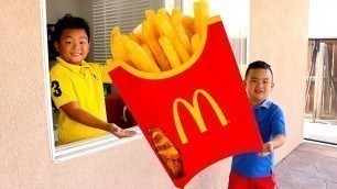 'Lyndon & Alex Pretend Play French Fries Fast Food Drive Thru Restaurant Toy Store'