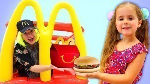 'Ruby & Bonnie pretend play with happy meal drive thru food toys'