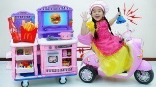 'Suri Pretend Play Cooking Magic Giant Fast Food with her Food Truck Toy'