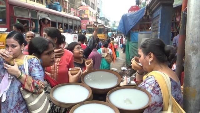 'Crowd Mad for Cool Lassi @ 25 rs Per Cup | India Kolkata Bara Bazar Street Food'