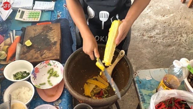 'Thai Street food \"Yum Poomar\" [ยำปูม้า Spicy Blue Swimming Crab Salad]'