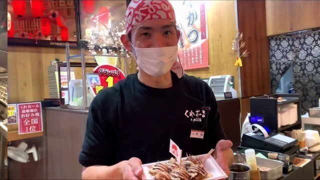 'Comidas de rua no Japão - Takoyaki - street food Osaka Japan'