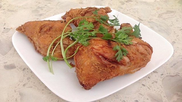 'Deep Fried 5 Spice Chicken Leg Quarters - Dui ga chien ngu vi huong'