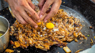 'Malaysia Popular Street Food - Char Kuey Teow, Fried Oyster, Fried Kuih Lobak'