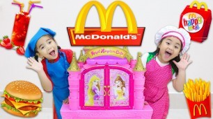 'Suri and Annie Pretend Play Food and Juice Restaurant Cafe'