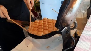 'Thai street food : dried kiwifruit and raisin waffle'