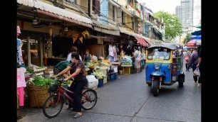 '[4K] Bangkok morning market \"Silom Soi 20\" Thai street food for breakfast'