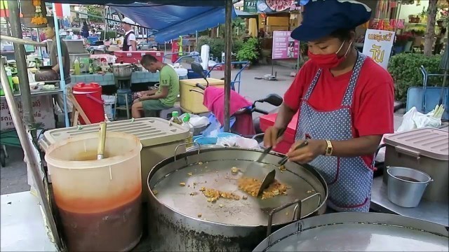 'Thai Market Yum and Chicken, Thailand Street Food'