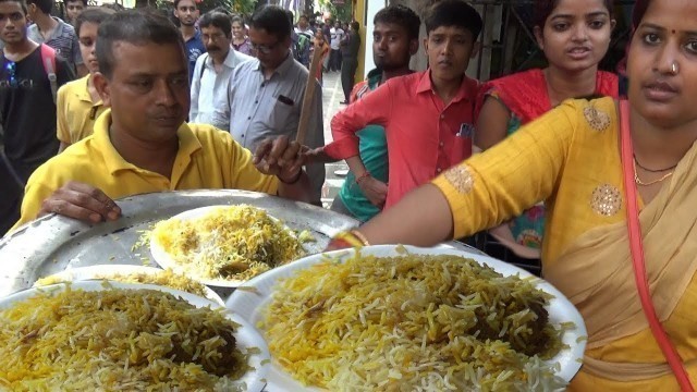 'Over Thousands  of People Eating Chicken & Mutton Biryani | Durga Puja 2018 Deshapriya Park Kolkata'