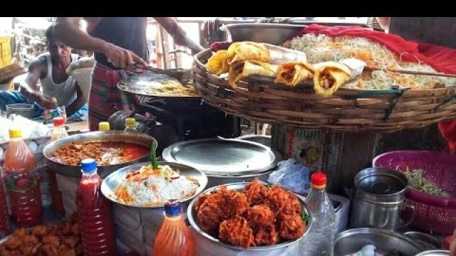 'Fast food eating at Kolkata street food stall'