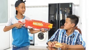 'NERF GUN HAMBURGER FOOD BATTLE'