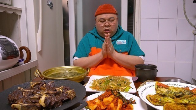 '쓸쓸하고 거대하게 생일상│엄마가 만들어준 생일상 먹방 Mukbang Eatingshow [Braised Short Ribs,Kimchi]'