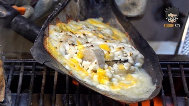 'Korean Street Food | Grilled Pen Mussel with Butter and Cheese in Myeong-Dong, Seoul Korea'