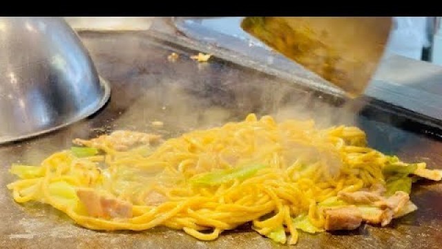 'Stir-fried Noodles YAKISOBA in Osaka [ASMR] - Japanese Teppanyaki Food'