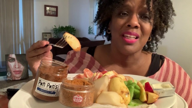 'Pon Pons Addiction & Crack Sauce Review | Cambodian Spicy Sauces | Hot Sauce | Fruit & Veggies'