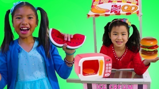 'Jannie & Wendy Pretend Play w/ Magic Microwave Pretend Squishy Food Kids Toys'