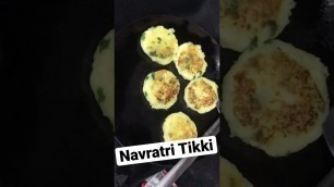 'Navratri ki Tikki #shorts #foodlove #navratri #kuttu #puri #festival #foodcoma #indianfood #bhukkad'