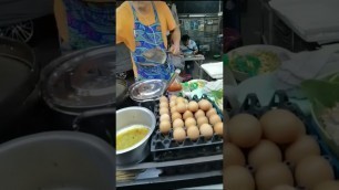 'Famous Thai street food - Oyster omelette and Fried Oyster noodles #Shorts'